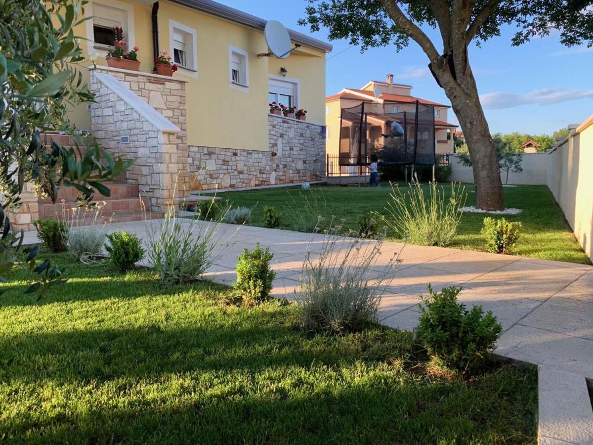 Apartments Flora Porec Exterior photo